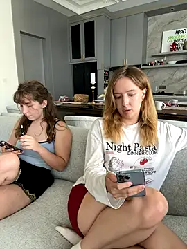 Nura_n_Sarah's cam snapshot