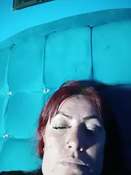 carolinhe_'s cam snapshot