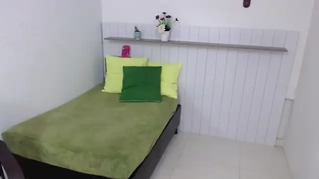 Ivonny_Hot's cam snapshot