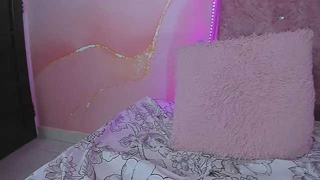 violet_taylor_'s cam snapshot