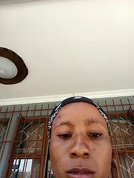 HotPetite_25's cam snapshot