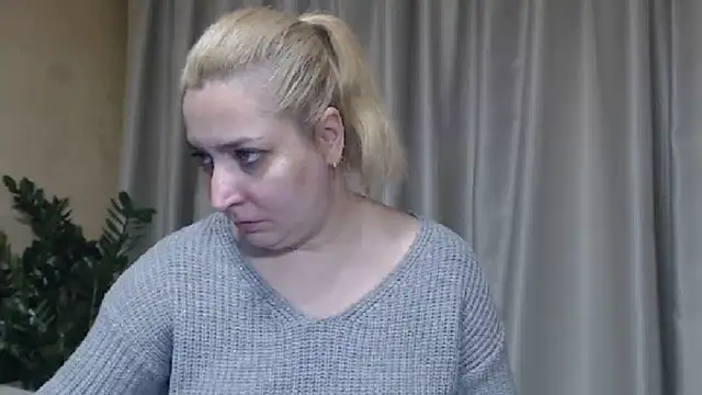 sweetpussy13's cam snapshot