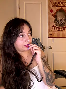 CharmingMaddie's web cam