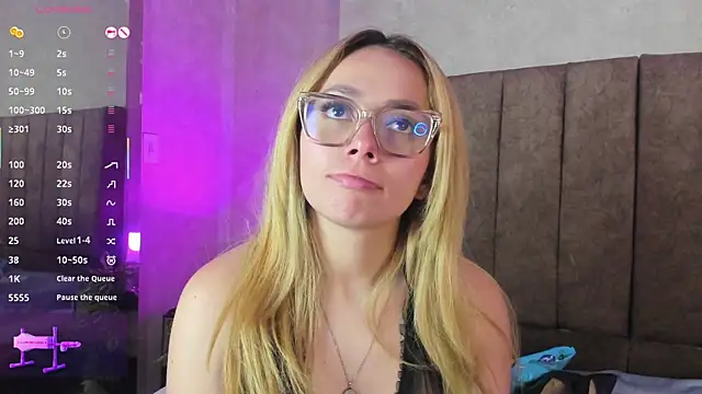 LanaMills_'s cam snapshot