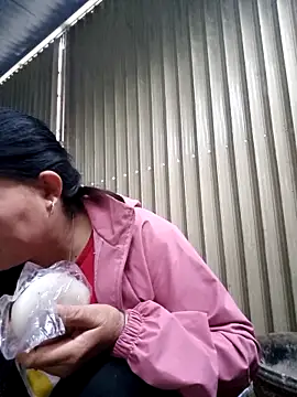 yoowwmr's cam snapshot