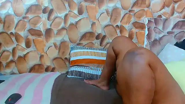 AfricanBigAssxx98's cam snapshot