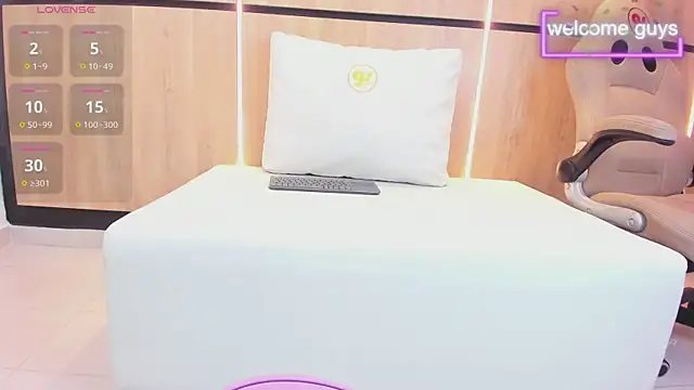 adela_chase's cam snapshot