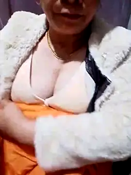 small-house123's cam snapshot