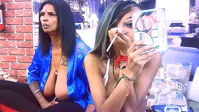 IndianSexySlender live sex cam