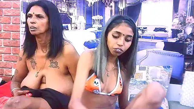 IndianSexySlender live sex cam