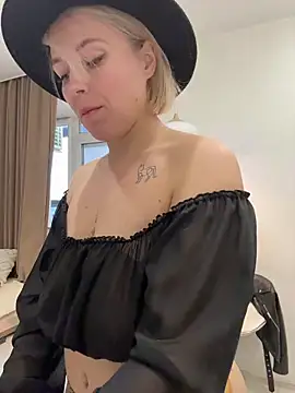 Charming_Daphny's cam snapshot