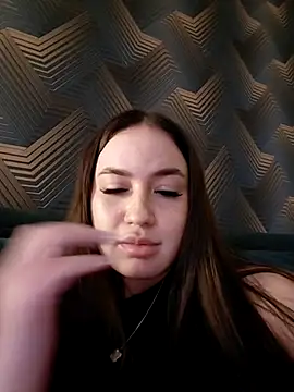 MayaGlow's cam snapshot