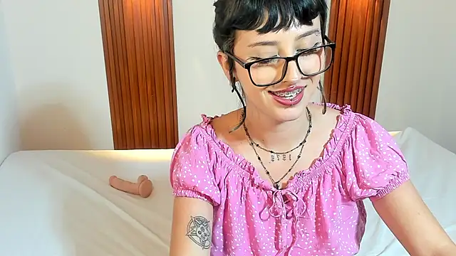 OliviaWolf3's cam snapshot