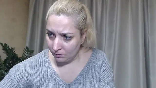 sweetpussy13's web cam