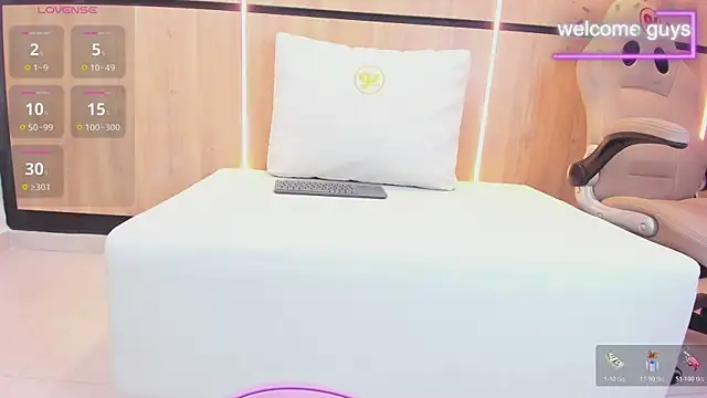 adela_chase's cam snapshot