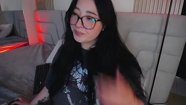 Miss_Loise's cam snapshot