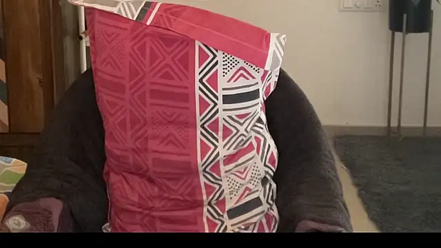 MakeMeAwareAah's cam snapshot