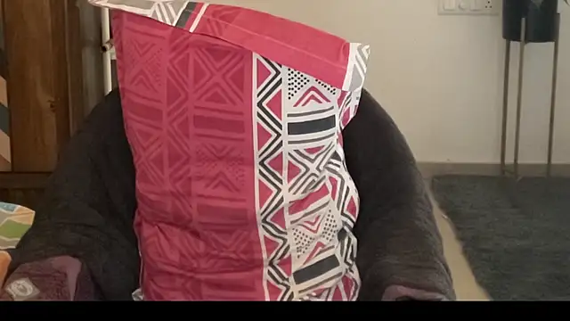 MakeMeAwareAah's cam snapshot