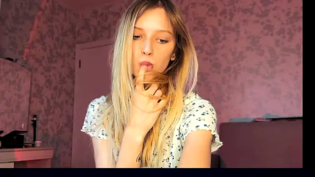 Evvie_Summn1's cam snapshot