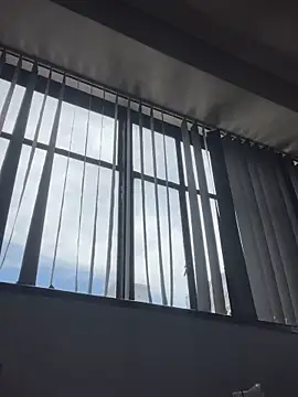 Curveysinaa's cam snapshot