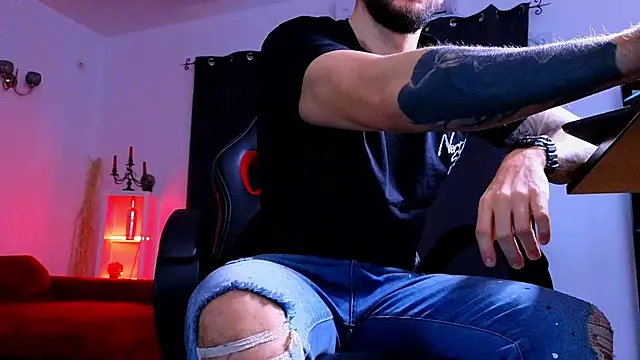 MightyAaron66 live sex cam