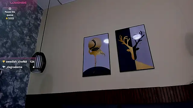 EmillyHarper_'s cam snapshot