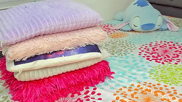 Elizabeth_18_'s cam snapshot