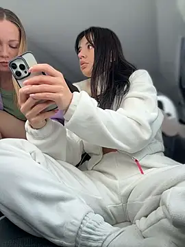 JulliaVegas live sex cam