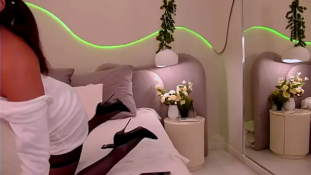 Nicole_Space's cam snapshot