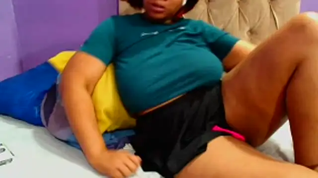 YELLOWBUSTYMELLONS's cam snapshot