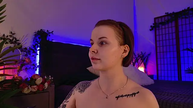 Gwen_Hilton's cam snapshot