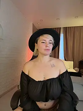 Charming_Daphny's cam snapshot