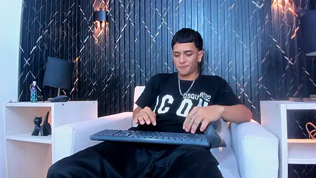 Matt_Ruso live sex cam