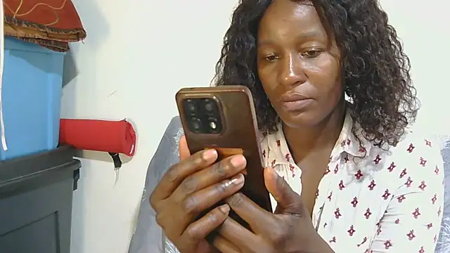 sluttylaura21's cam snapshot