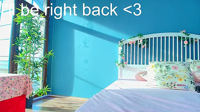 AlicePirs's cam snapshot