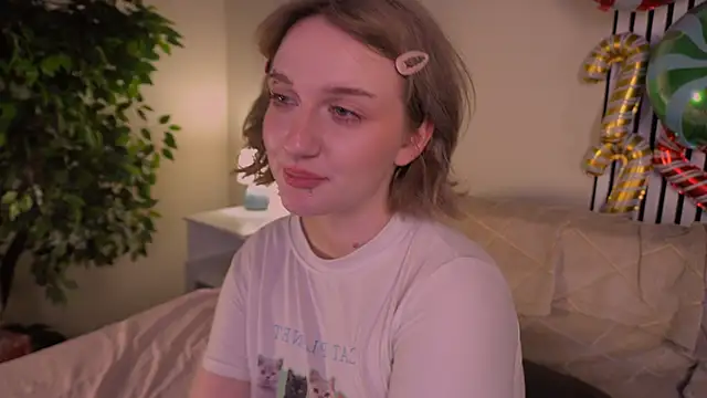 ELLIEJAY's cam snapshot