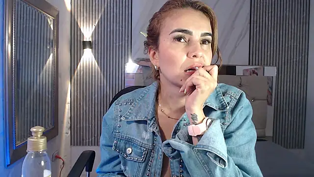 ashley__tylor's cam snapshot