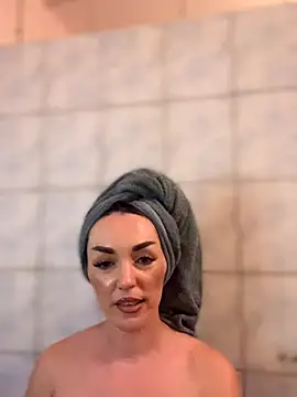 MeganFoxiy's cam snapshot