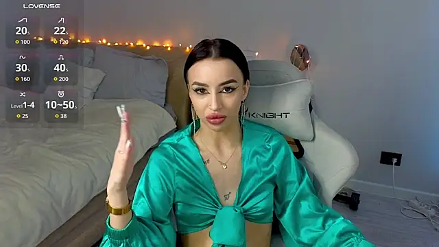AdeleLaCr0ix live sex cam
