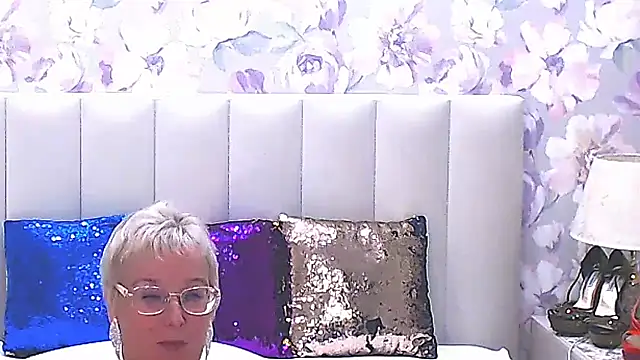 MilfyMommyXX's cam snapshot