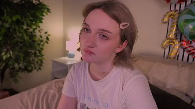 ELLIEJAY's cam snapshot