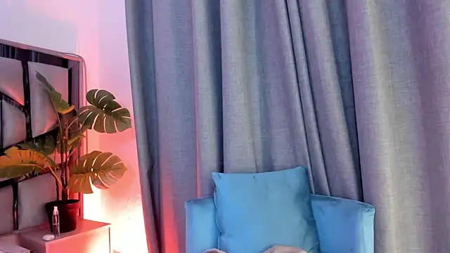 _valeria_saenz_'s cam snapshot