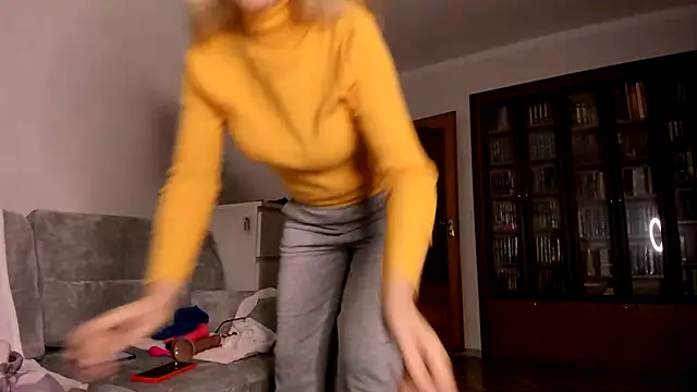 gentleblonde's cam snapshot