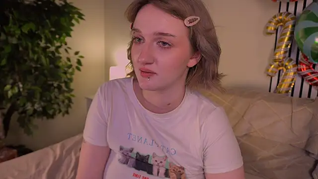 ELLIEJAY's cam snapshot