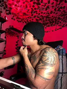 Young_laroi's cam snapshot