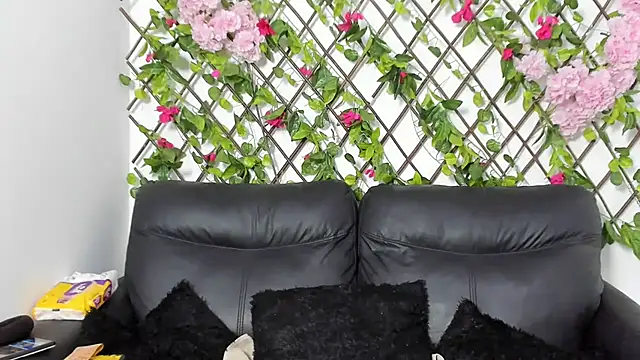 merlyna_goldens's cam snapshot