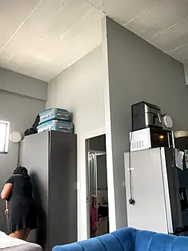 Curveysinaa's cam snapshot