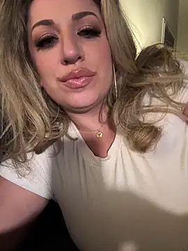 miamellycious live sex cam