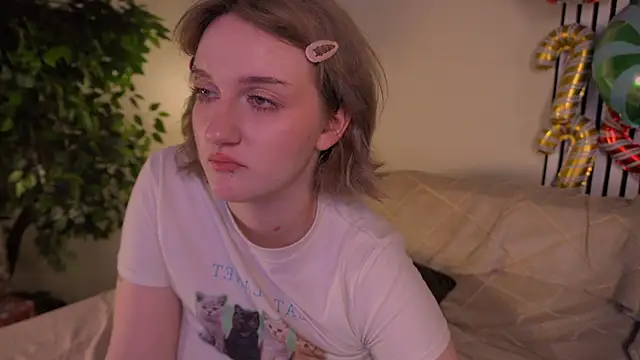 ELLIEJAY's cam snapshot