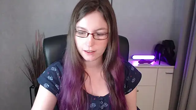 emmaxDelight's cam snapshot